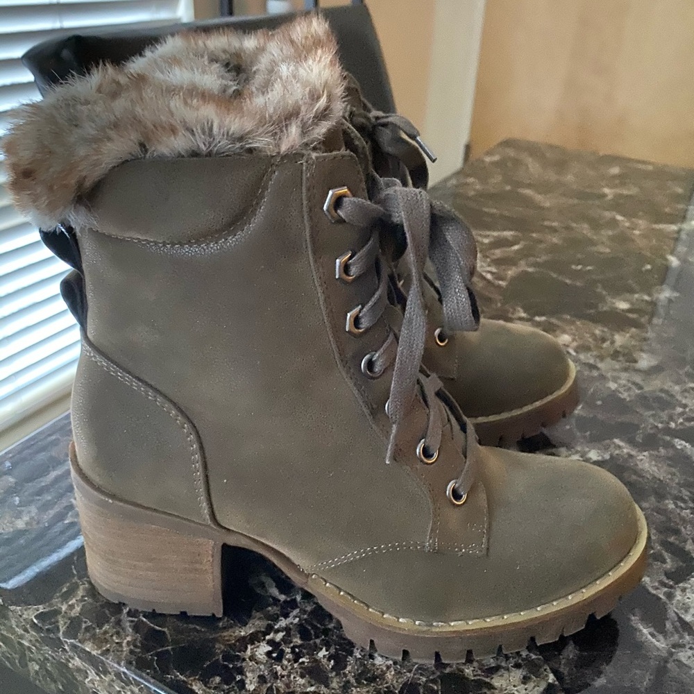 Olive Steve Madden Booties